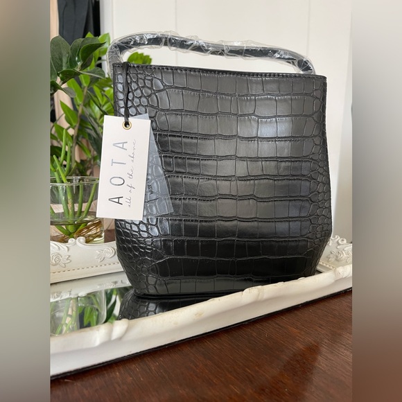AOTA Elena Vegan Black Mock Croc Embossed Bucket Crossbody Bag Black - Picture 4 of 7